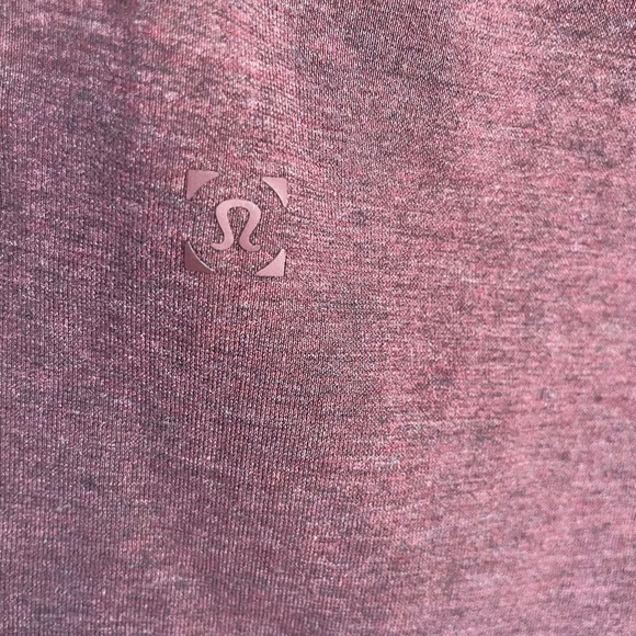 Lululemon Men's Basic Tee in a burgundy or "Heathered Black Plum" shade Small - Picture 5 of 6